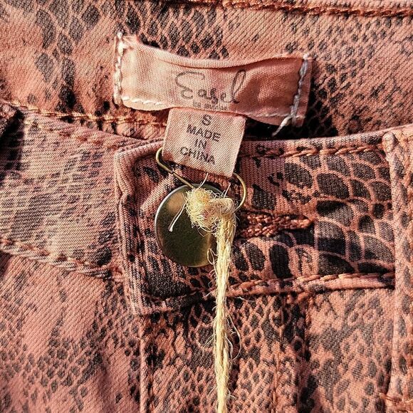 🦋 EASEL Distressed Skinny Jeans ANIMAL print size S (26) Jr's. - Picture 5 of 14